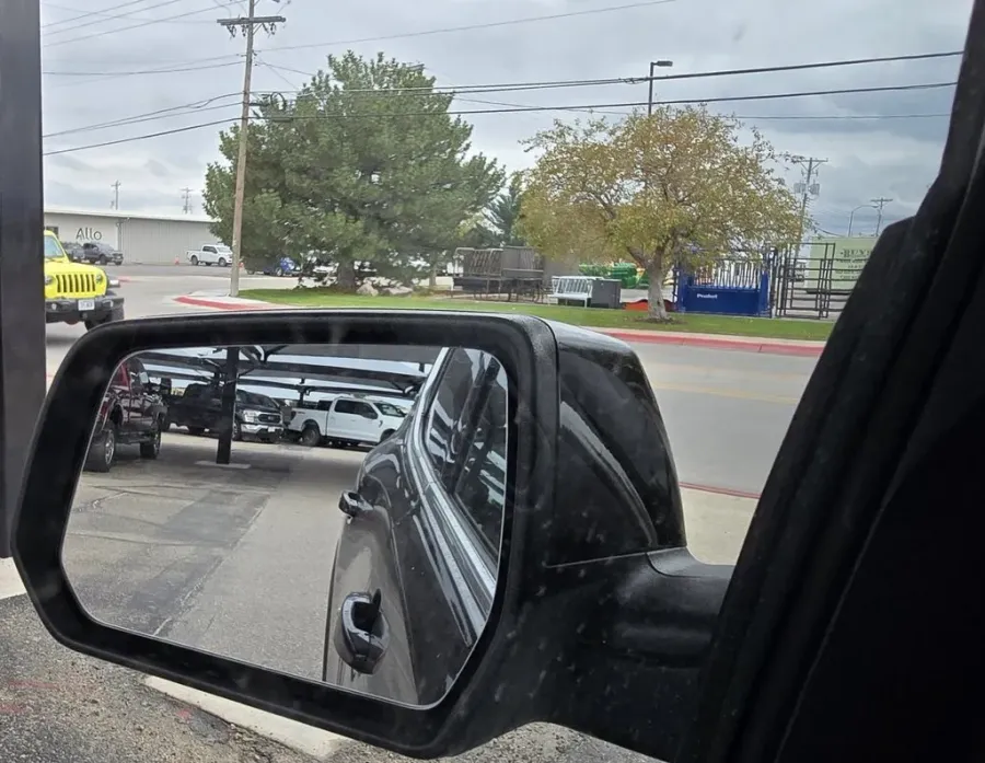 2023 GMC Acadia | Photo 11 of 30