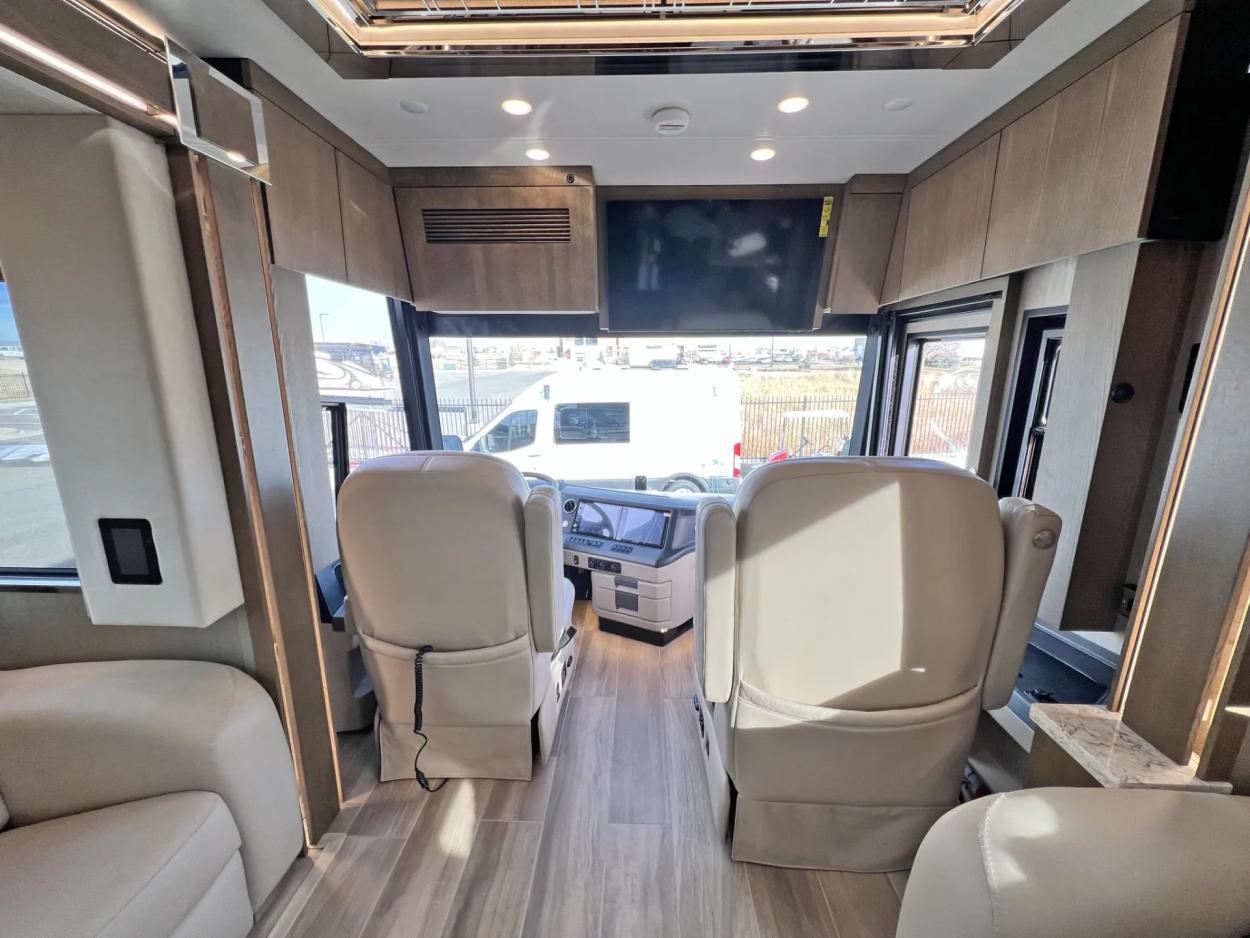 2023 Newmar King Aire 4531 | Photo 10 of 45