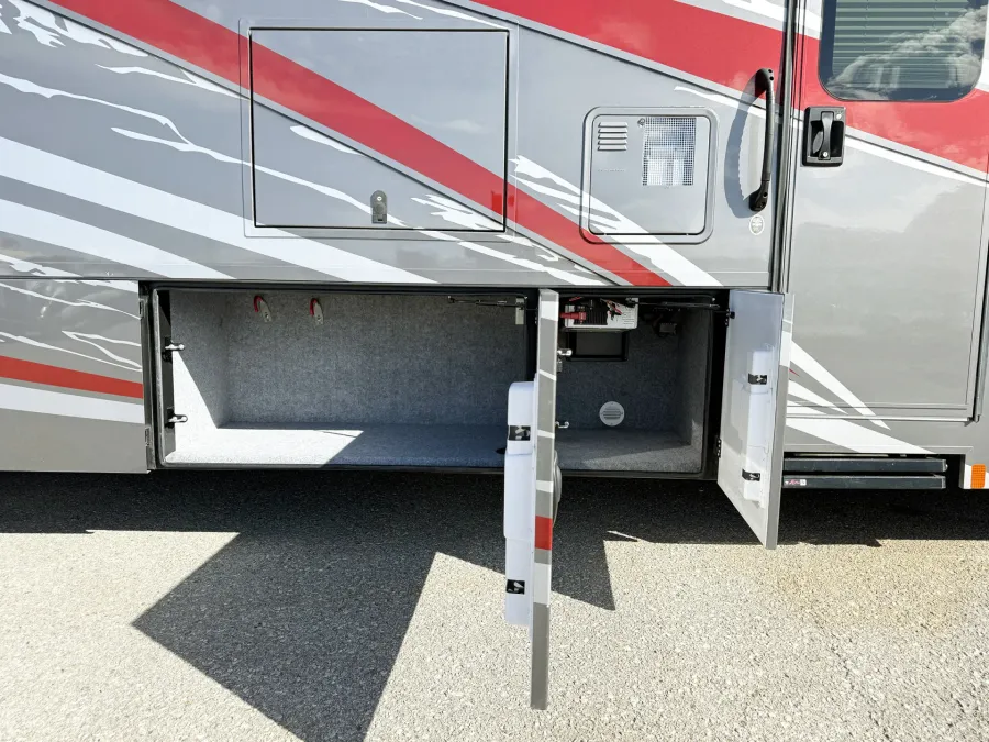 2022 Renegade Valencia 38RB | Photo 25 of 31