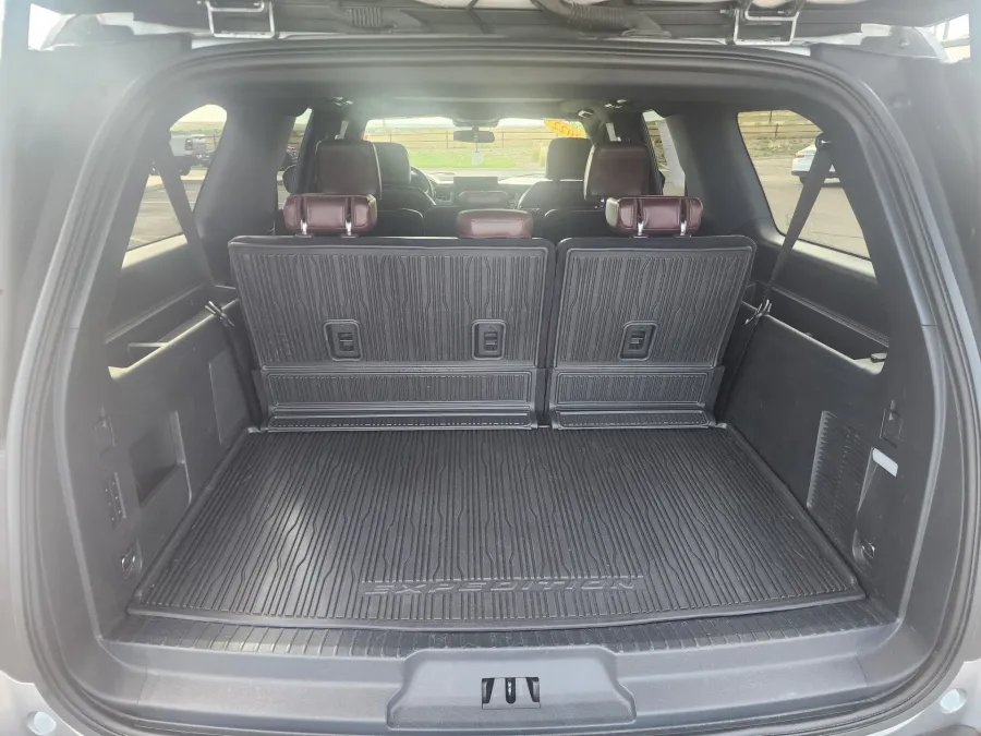 2022 Ford Expedition Max Limited | Photo 12 of 29