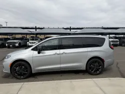 2026 Chrysler Pacifica Select | Thumbnail Photo 4 of 18