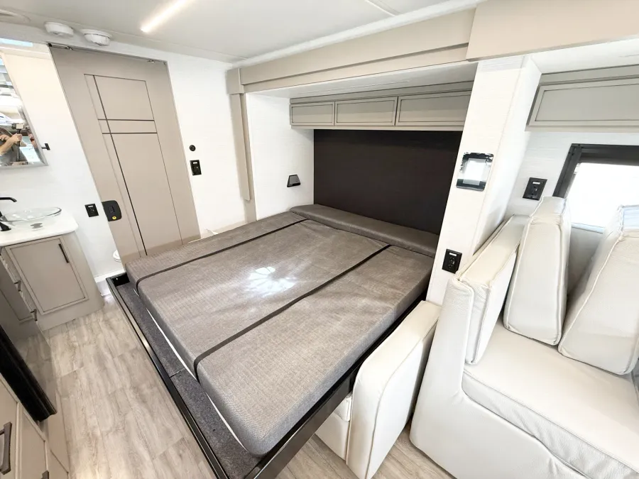 2026 Newmar Freedom Aire 2515 | Photo 14 of 23