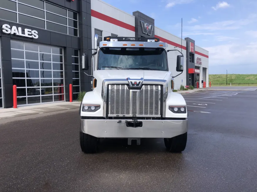 2026 Western Star 47X | Photo 2 of 12