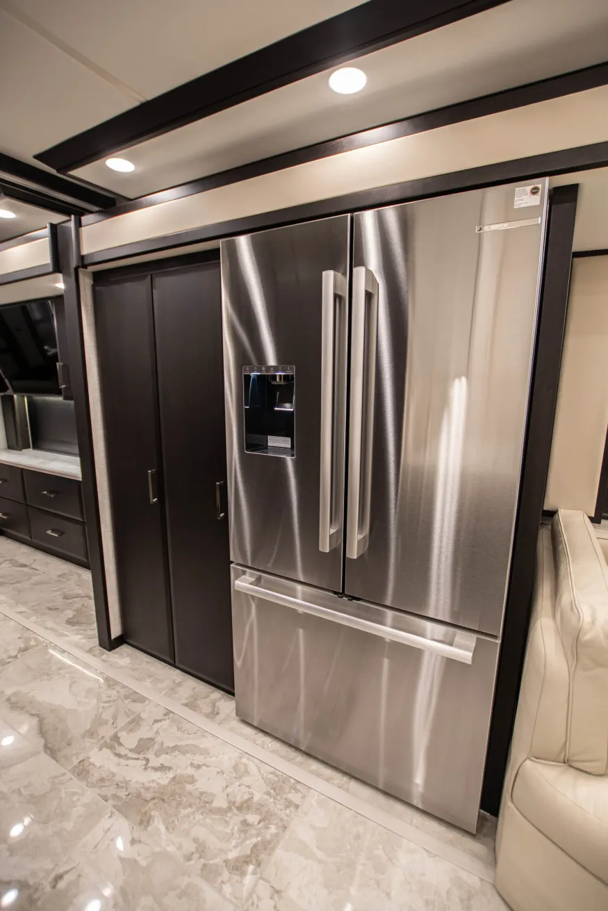 2026 Newmar Essex 4569 | Photo 21 of 35