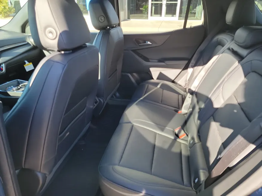 2026 Chevrolet Equinox AWD LT | Photo 10 of 17