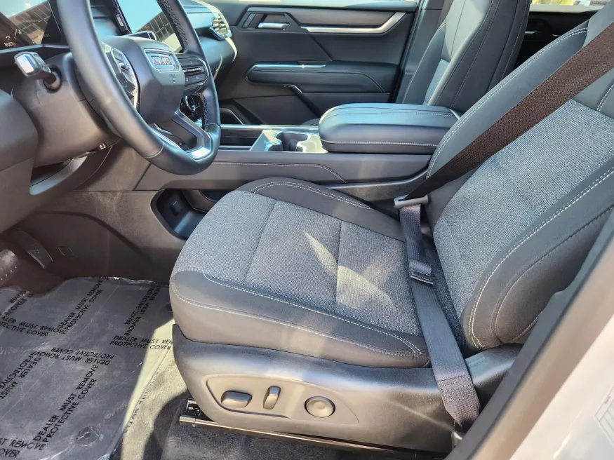 2025 GMC Acadia AWD Elevation | Photo 9 of 29