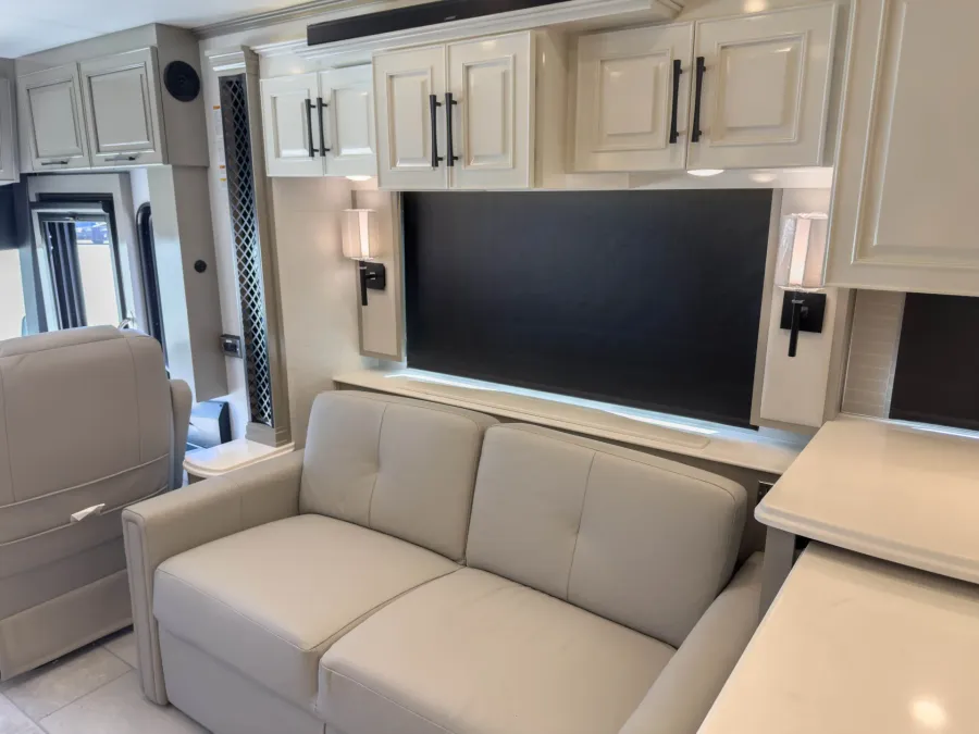 2027 Newmar London Aire 4569 | Photo 12 of 45