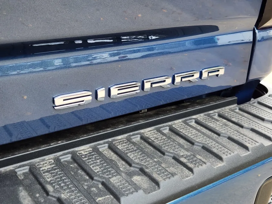 2026 GMC Sierra 3500HD Denali | Photo 15 of 32