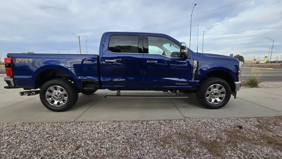 2026 Ford Super Duty F-350 | Photo 6 of 36