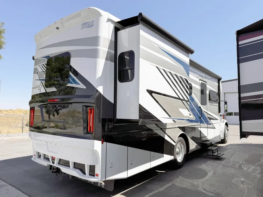 2026 Newmar Grand Star 3444 | Photo 17 of 29