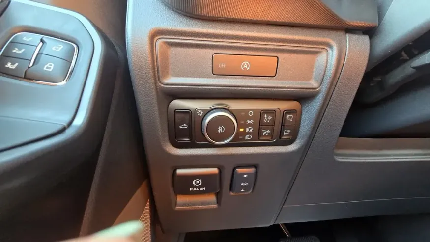 2025 Ford F-150 | Photo 14 of 31