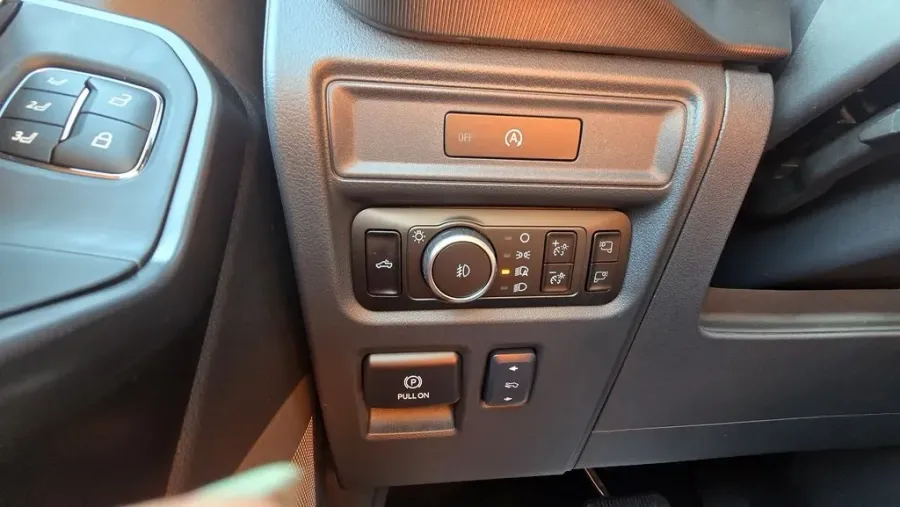 2025 Ford F-150 | Photo 14 of 31