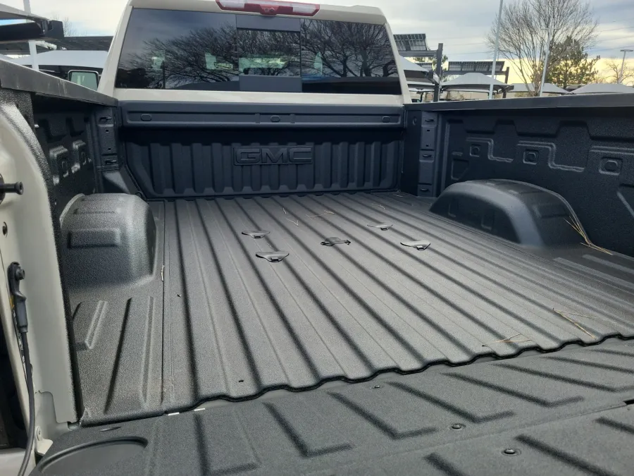 2026 GMC Sierra 2500HD AT4 | Photo 21 of 23