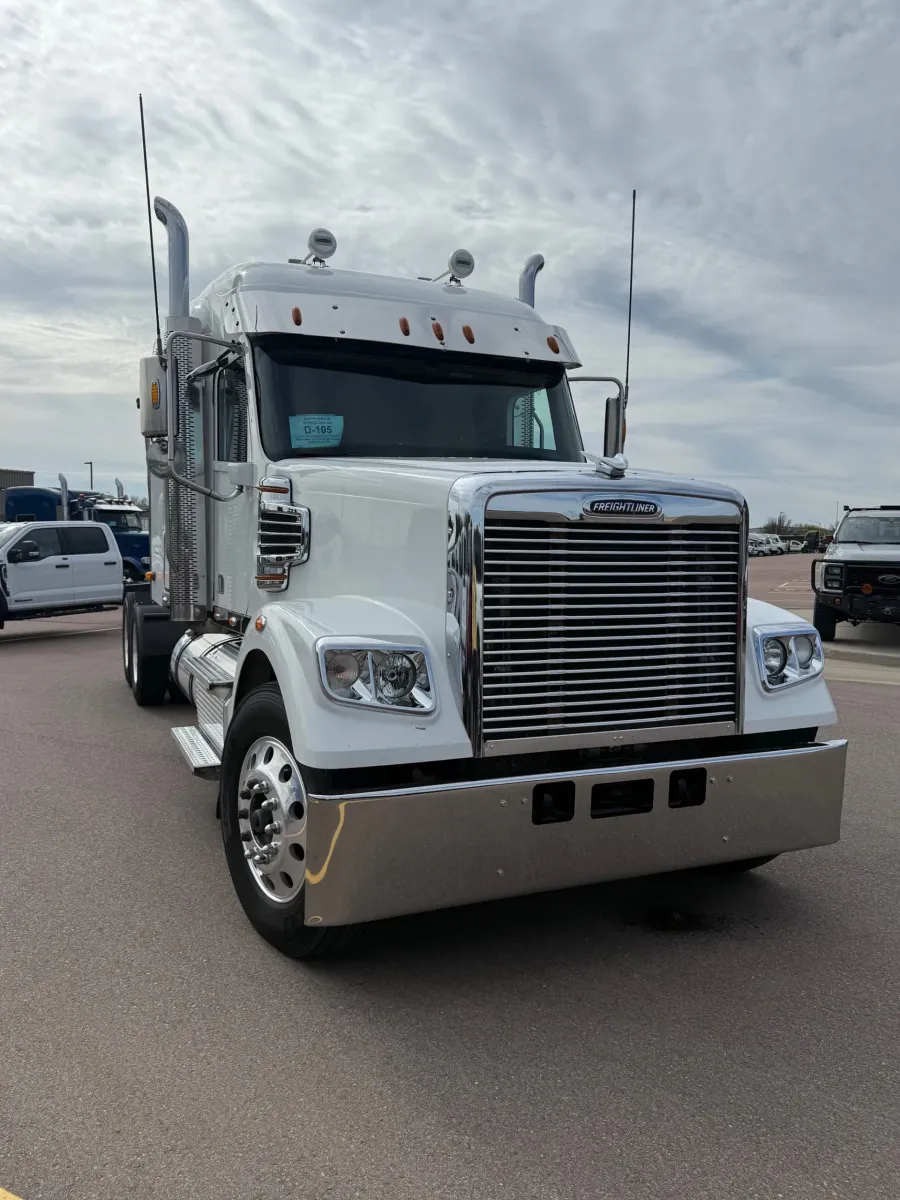 2023 Freightliner 122SD | Photo 7 of 17