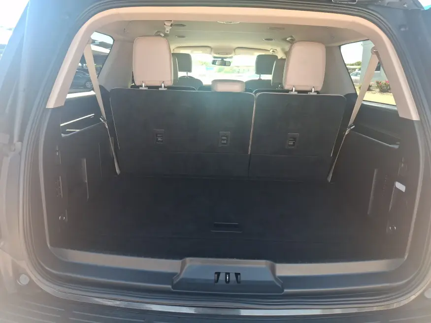 2024 Ford Expedition Max XLT | Photo 8 of 23