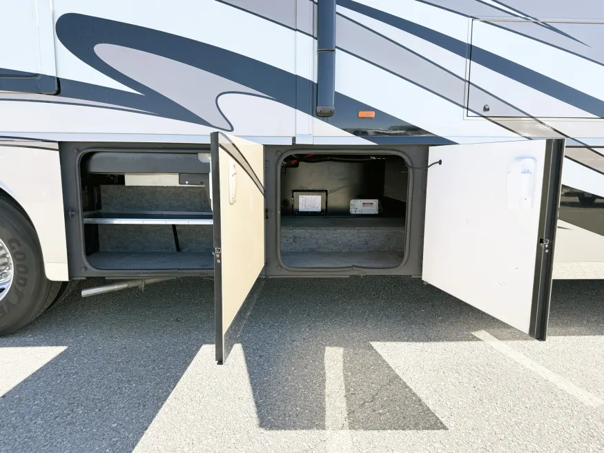 2012 Itasca Ellipse 42QD | Photo 26 of 32