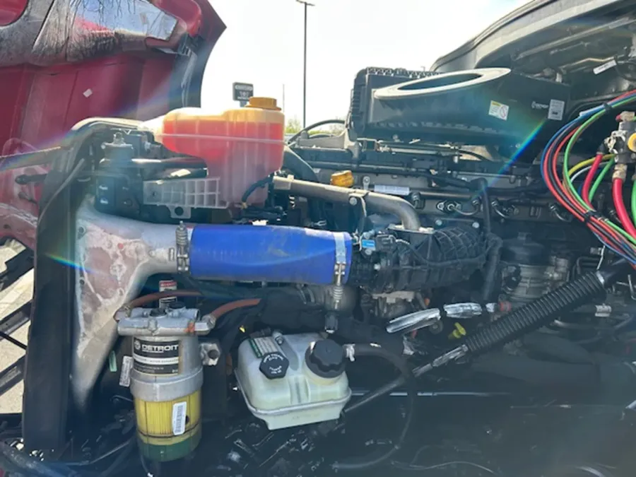 2023 Freightliner Cascadia 126 | Photo 6 of 18