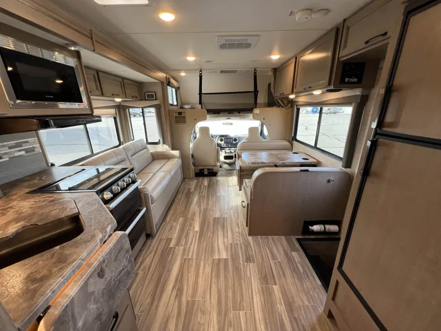 2022 Thor Four Winds 27R | Photo 10 of 37