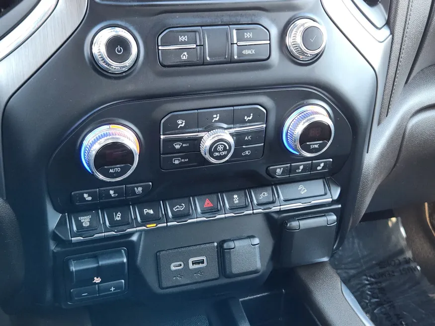 2022 GMC Sierra 3500HD Denali | Photo 13 of 24