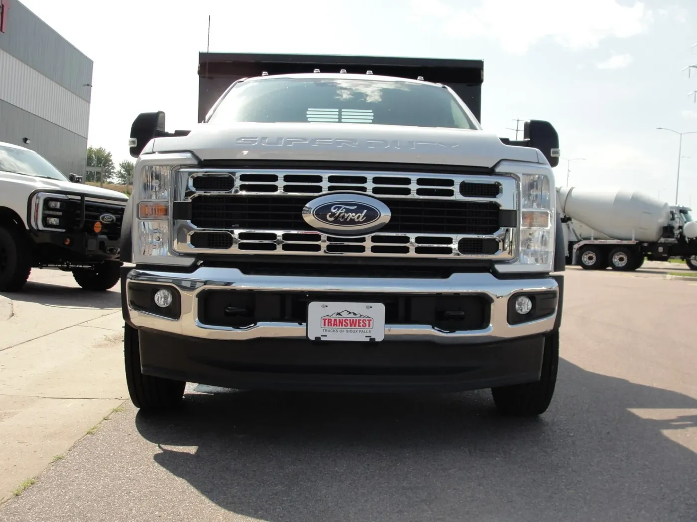 2025 Ford F-550 | Photo 5 of 18