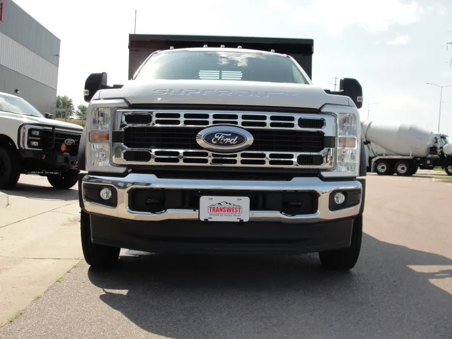 2025 Ford F-550 | Photo 5 of 18