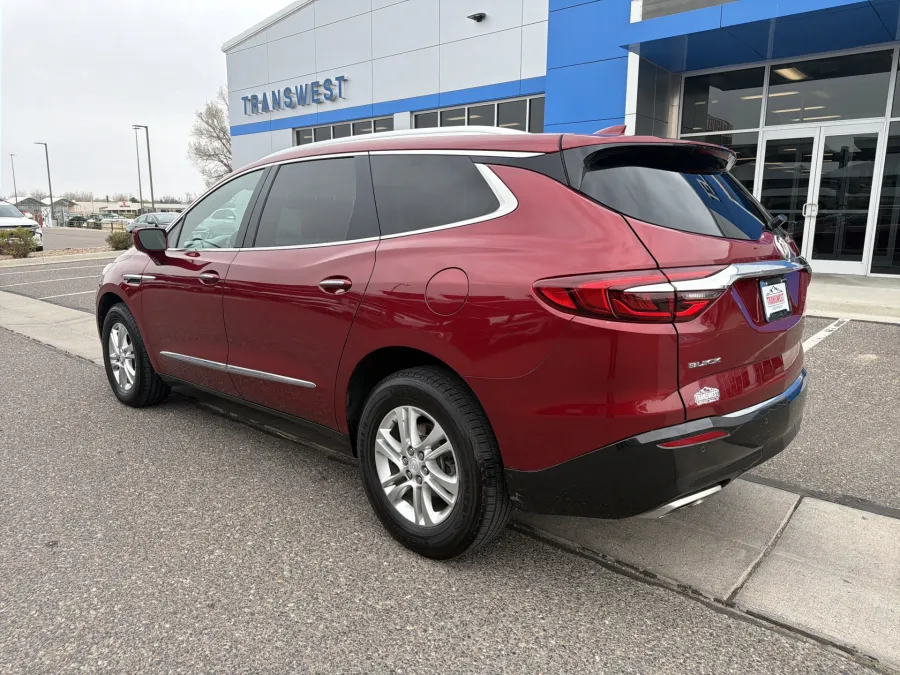2018 Buick Enclave Essence | Photo 2 of 9