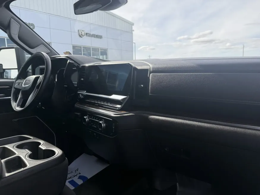 2024 GMC Sierra 3500HD SLE | Photo 12 of 19