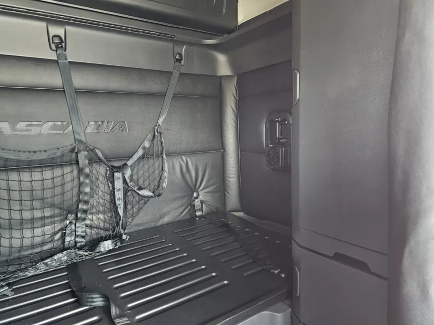 2024 Freightliner Cascadia 126 | Photo 11 of 21