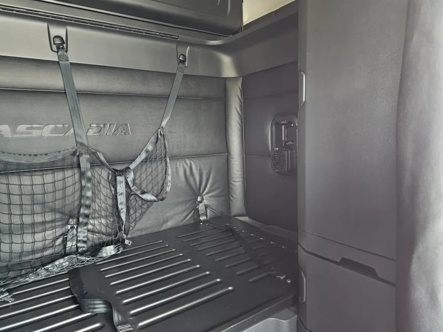 2024 Freightliner Cascadia 126 | Photo 11 of 21