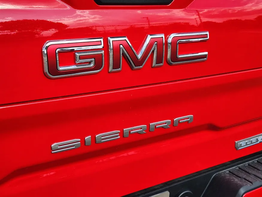 2025 GMC Sierra 1500 Elevation | Photo 14 of 28