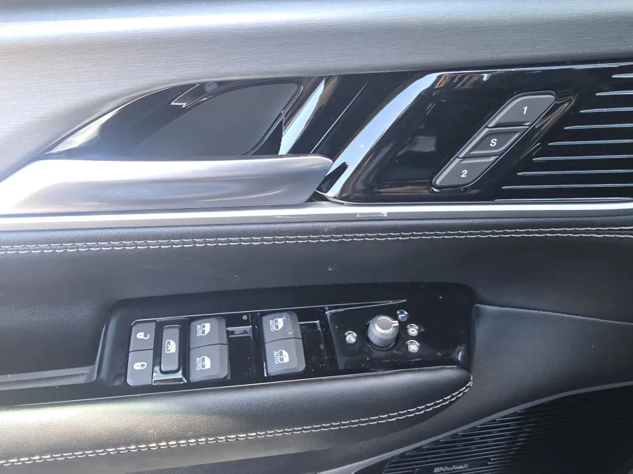 2026 Jeep Grand Wagoneer Limited Reserve | Photo 23 of 29
