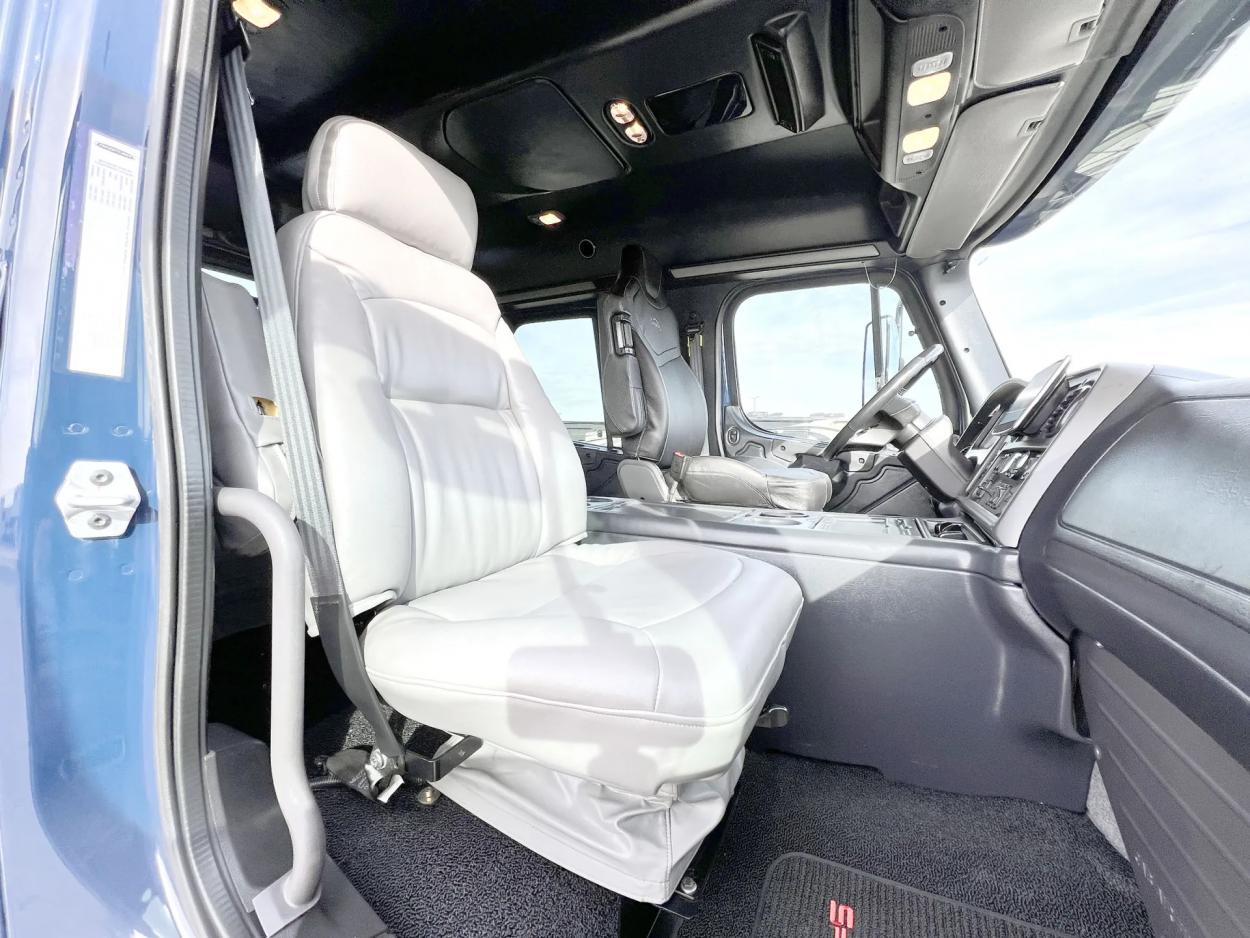 2016 Freightliner M2 106 Business Class | Photo 23 of 26