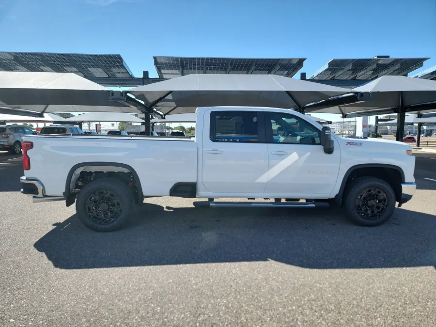 2025 Chevrolet Silverado 3500HD LT | Photo 6 of 18