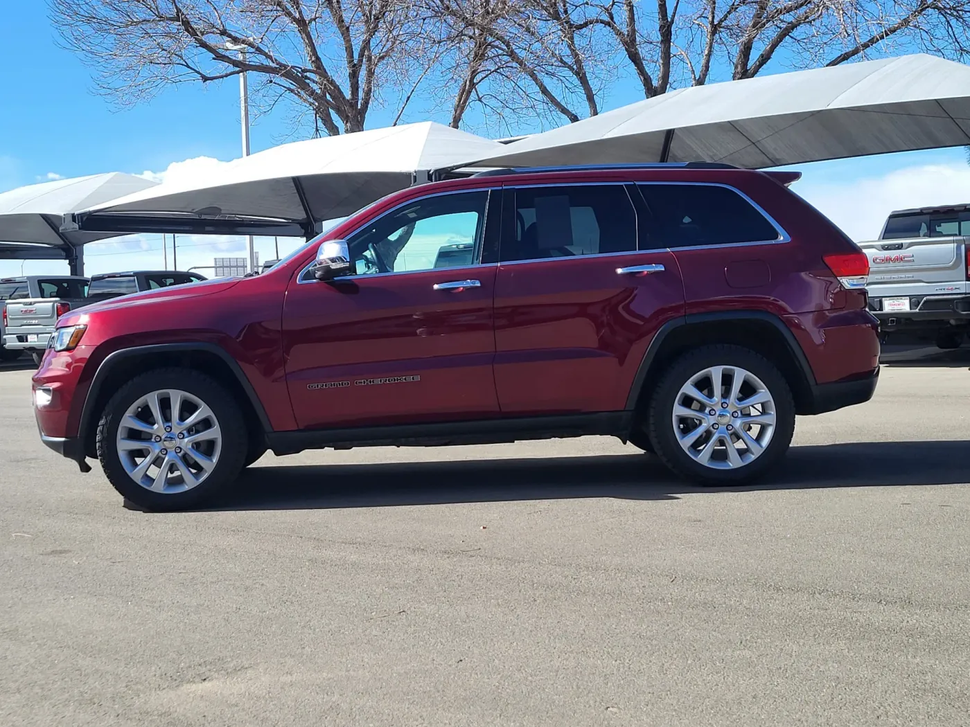 2017 Jeep Grand Cherokee Limited | Photo 3 of 32