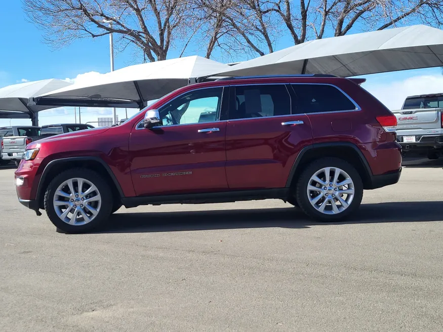 2017 Jeep Grand Cherokee Limited | Photo 3 of 32