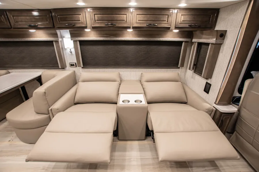 2026 Newmar Dutch Star 4369 | Photo 8 of 25