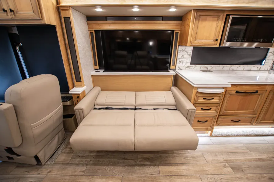 2023 Tiffin Phaeton 37BH | Photo 16 of 28