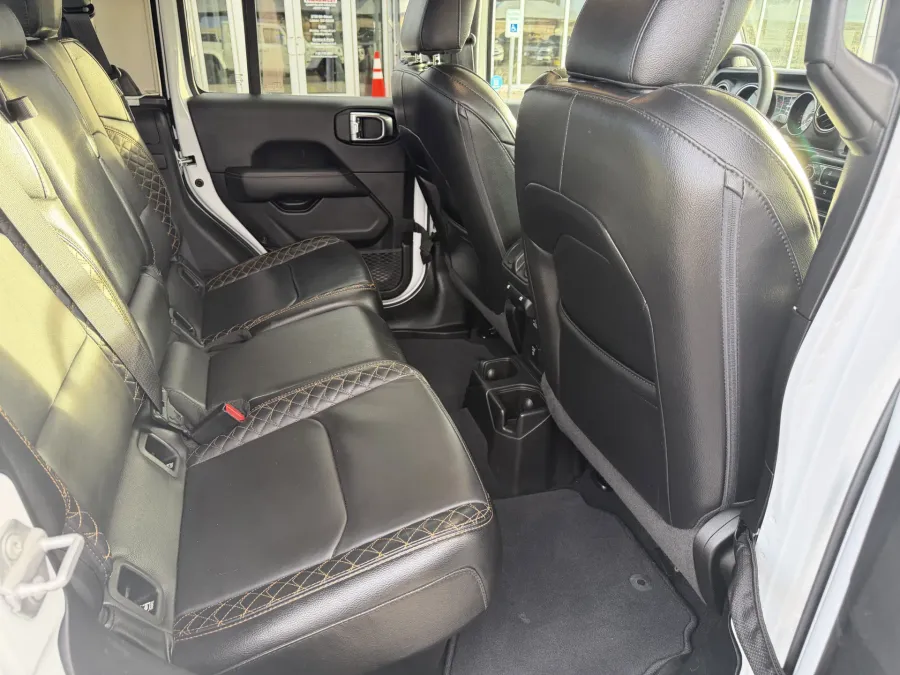 2023 Jeep Gladiator High Altitude | Photo 8 of 18