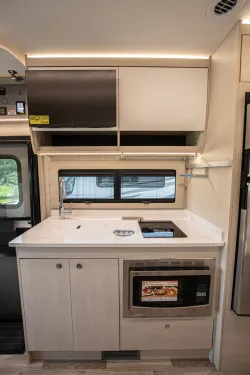 2026 Tiffin Wayfarer 25XPW | Thumbnail Photo 11 of 19