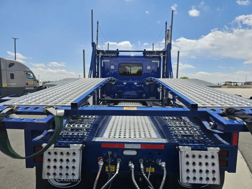 2024 Peterbilt 389 | Photo 6 of 32
