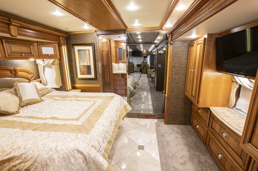 2015 Newmar Dutch Star 4018 | Photo 22 of 32