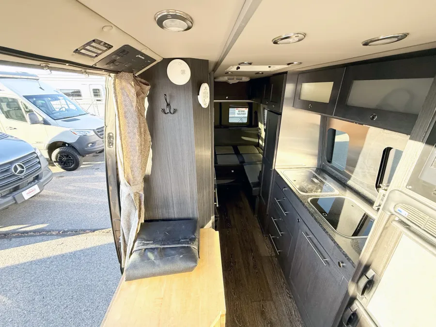 2018 Roadtrek CS E-Trek | Photo 6 of 13