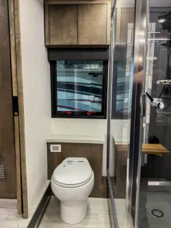 2026 Tiffin Zephyr 45PZ | Thumbnail Photo 35 of 39