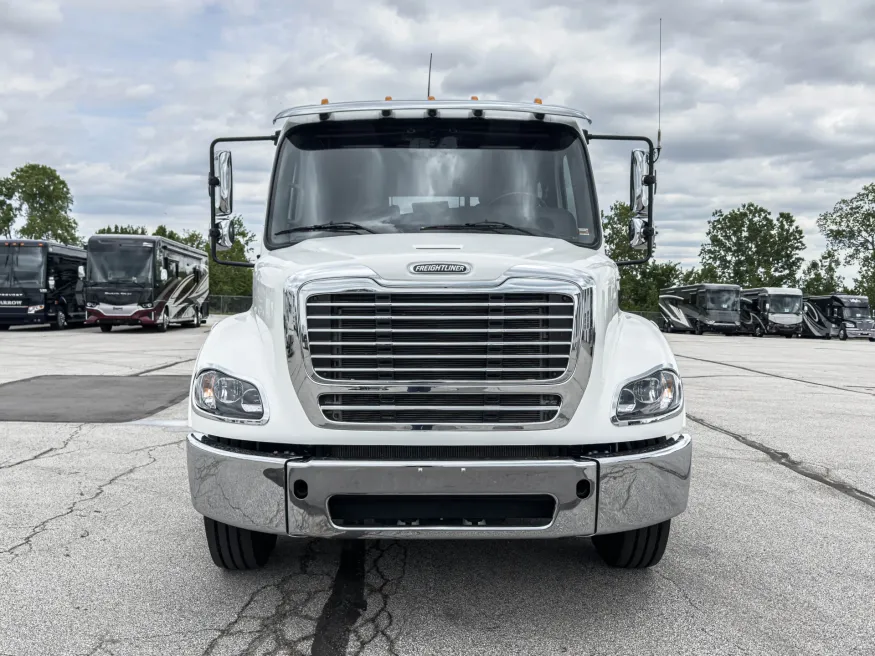 2022 Freightliner M2 112 Western Hauler | Photo 7 of 19