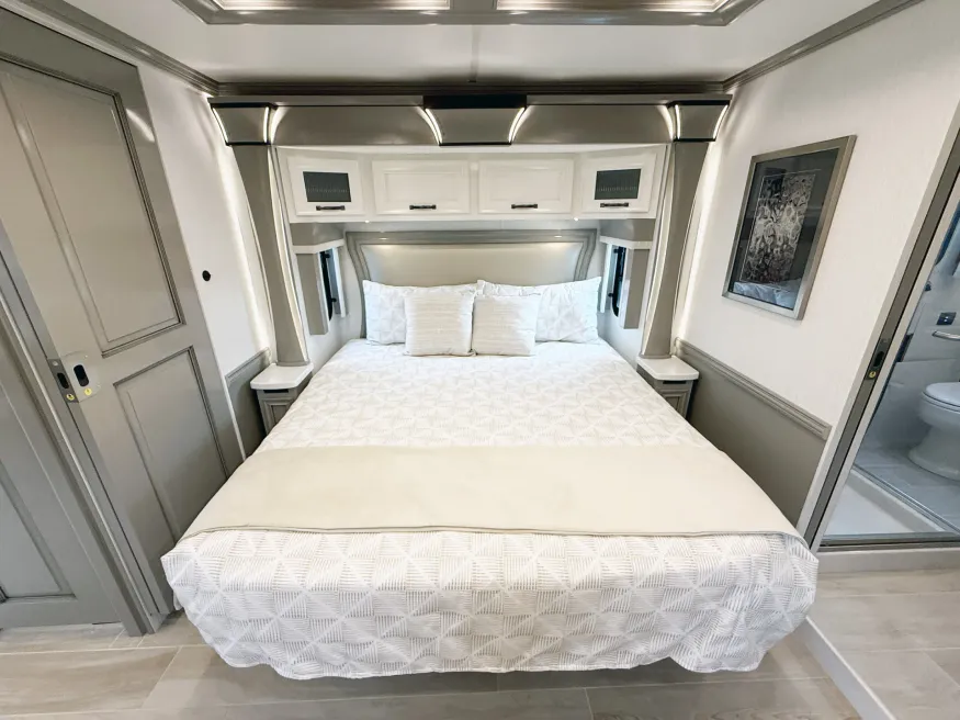 2026 Newmar Dutch Star 4081 | Photo 15 of 30