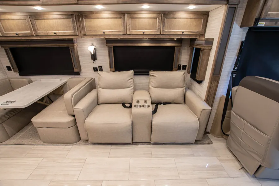 2026 Tiffin Allegro Red 37BA | Photo 13 of 27