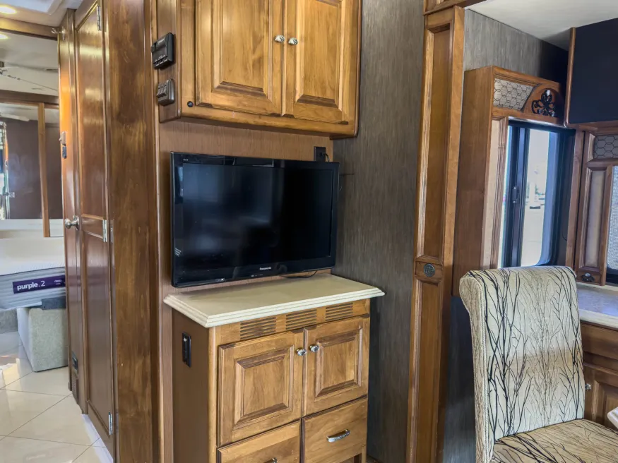 2013 Tiffin Phaeton 36QSH | Photo 22 of 39