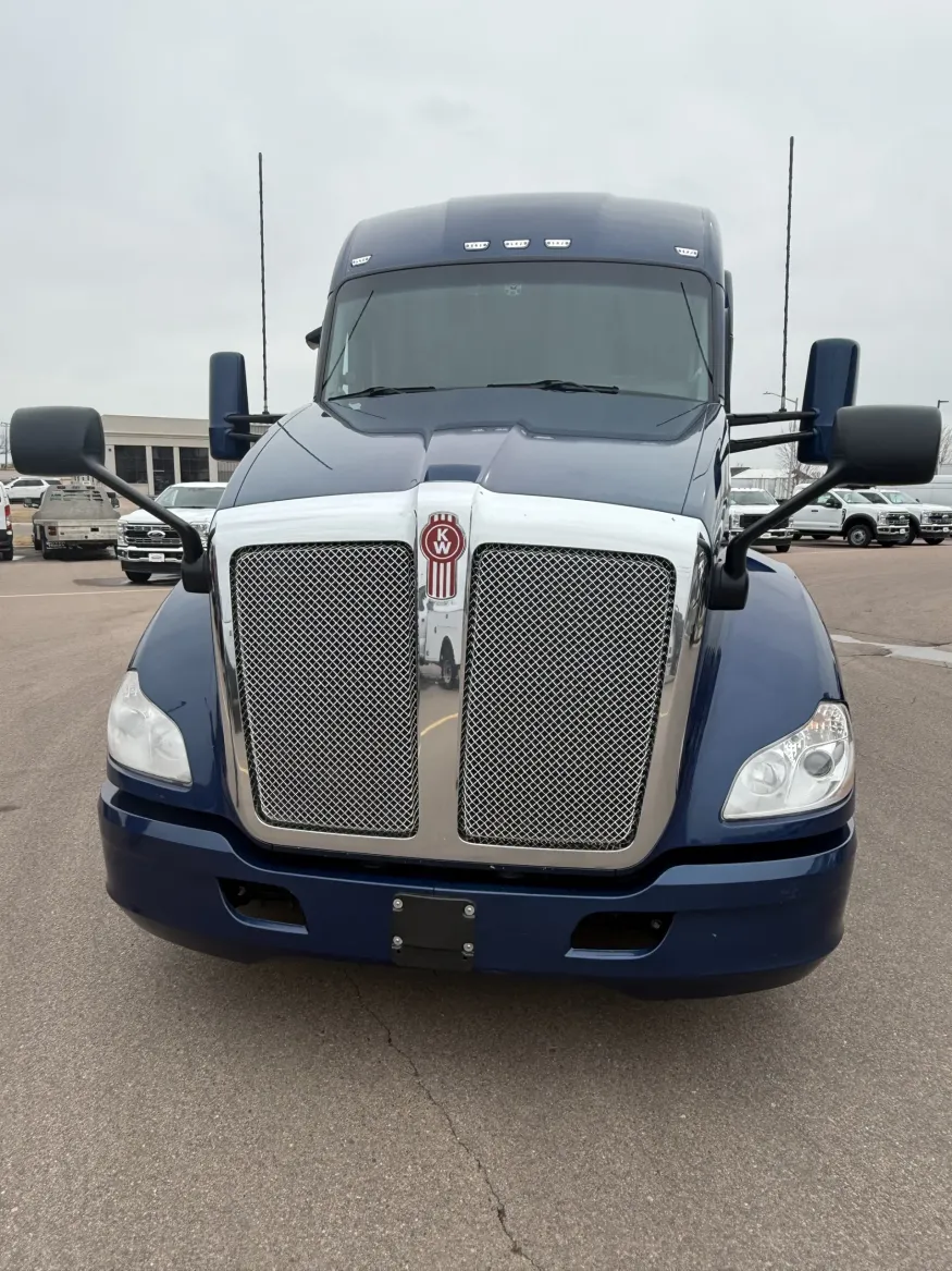 2022 Kenworth T680 | Photo 5 of 16