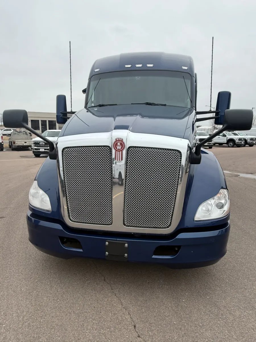 2022 Kenworth T680 | Photo 5 of 16
