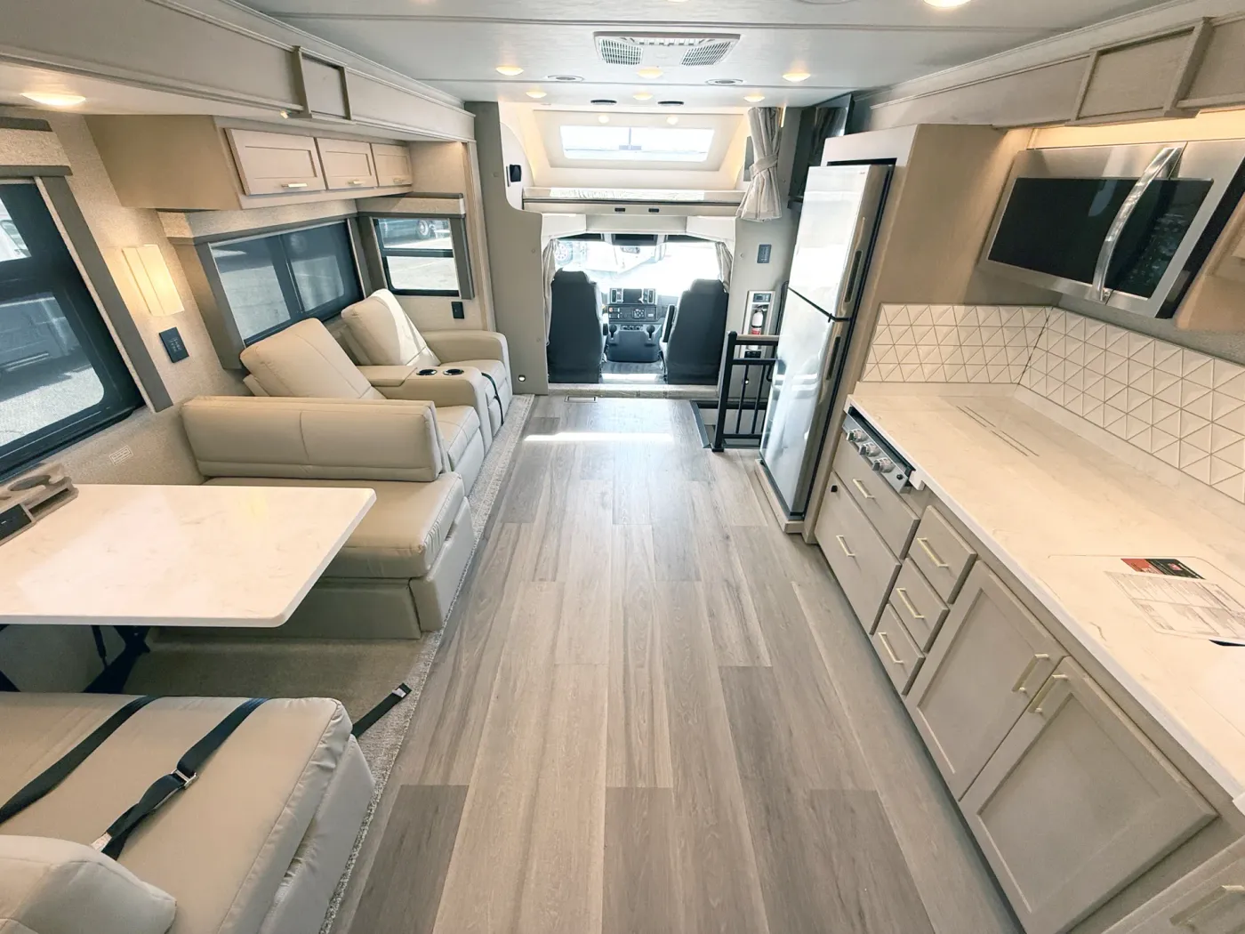 2026 Renegade Valencia 39RB | Photo 5 of 29